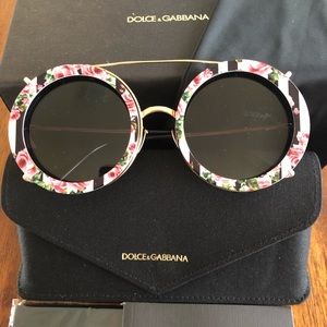 Stunning Dolce & Gabbana Sunglasses 🕶